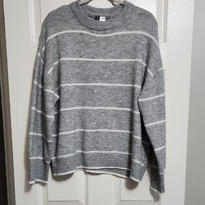H&M Gray and White Striped Women's Sweater